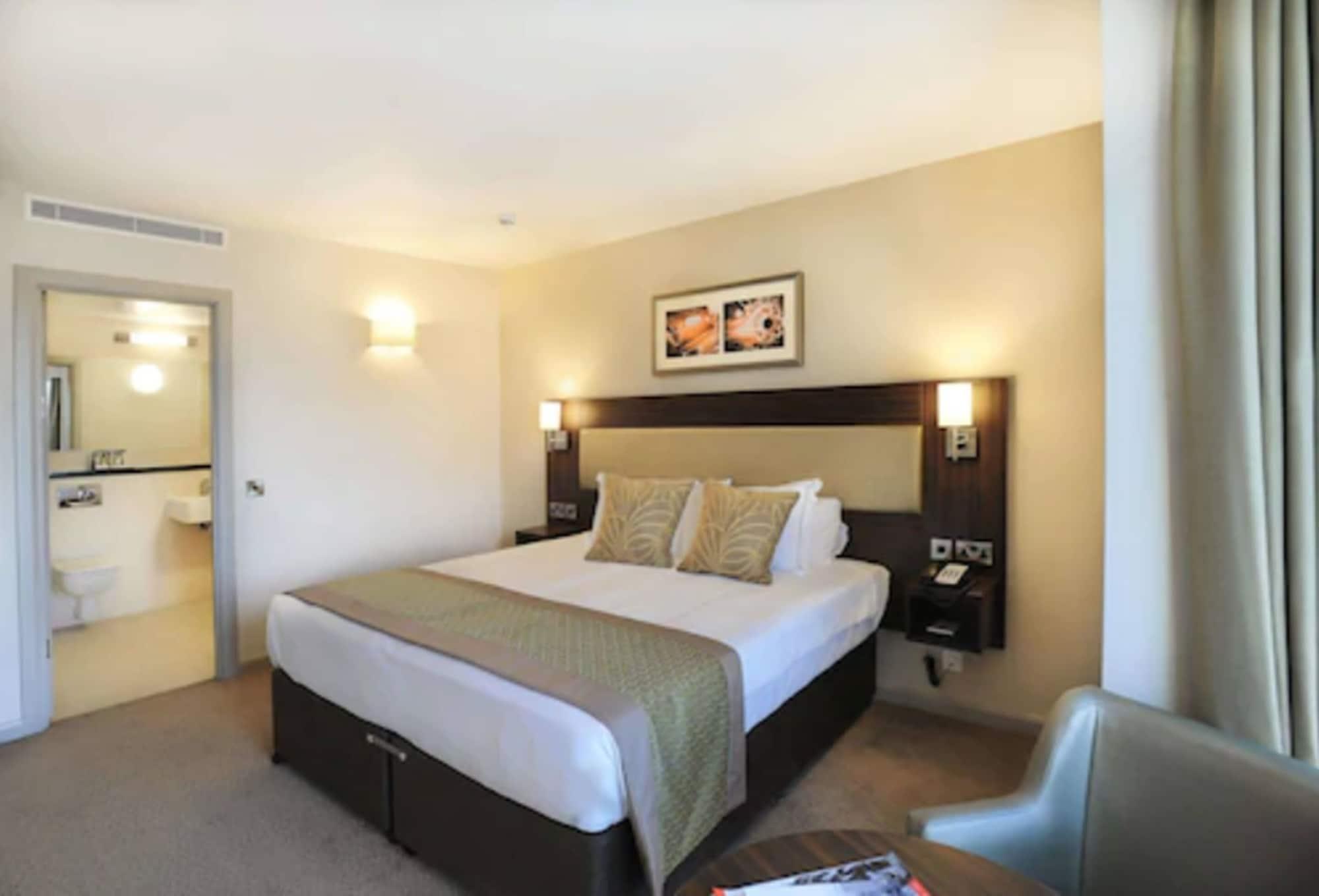 Heston Hyde Hotel Hounslow Exterior foto