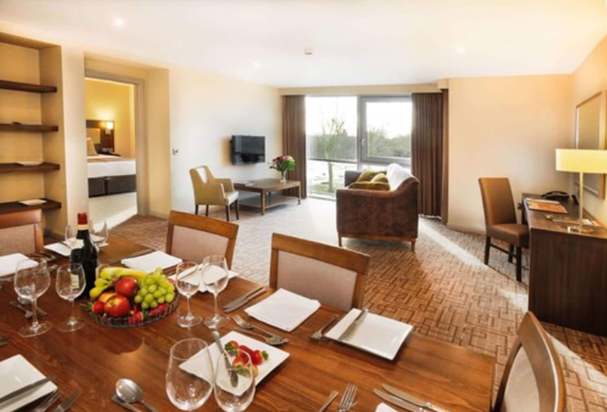 Heston Hyde Hotel Hounslow Exterior foto