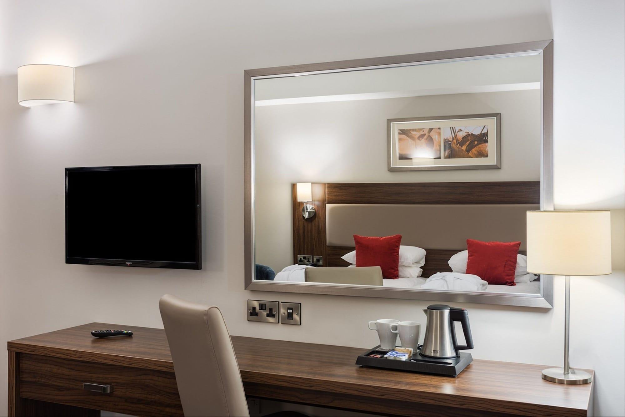 Heston Hyde Hotel Hounslow Exterior foto