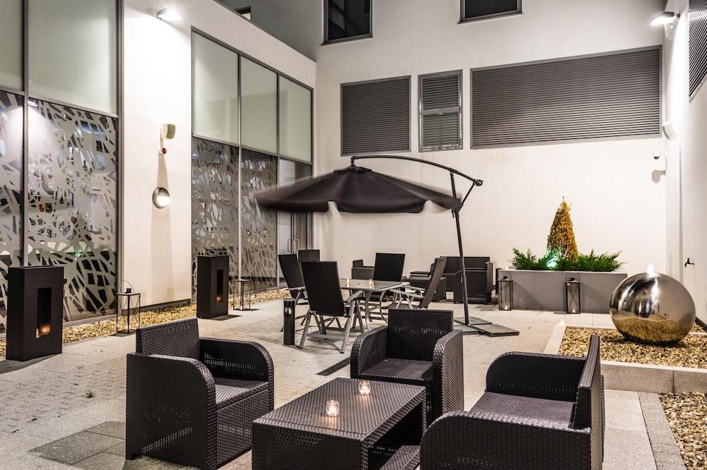 Heston Hyde Hotel Hounslow Exterior foto