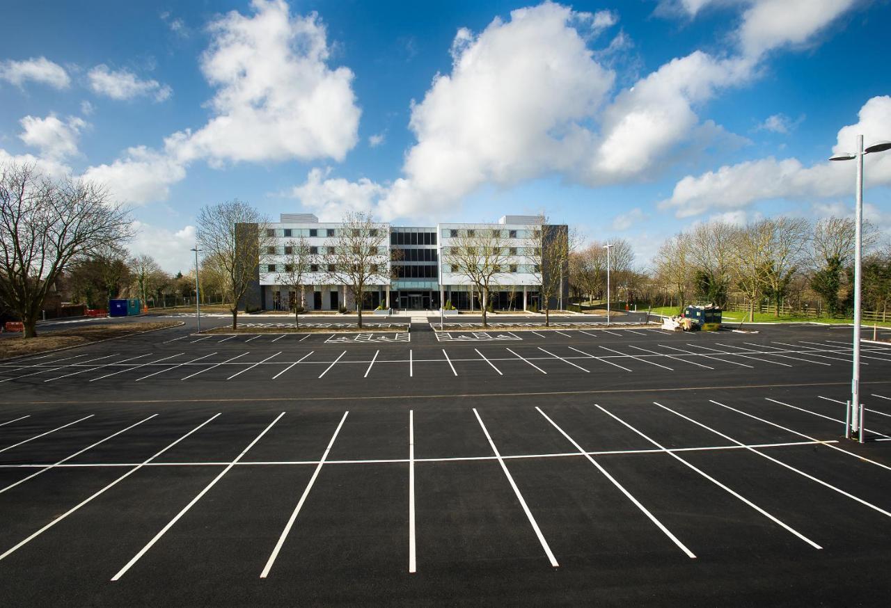 Heston Hyde Hotel Hounslow Exterior foto