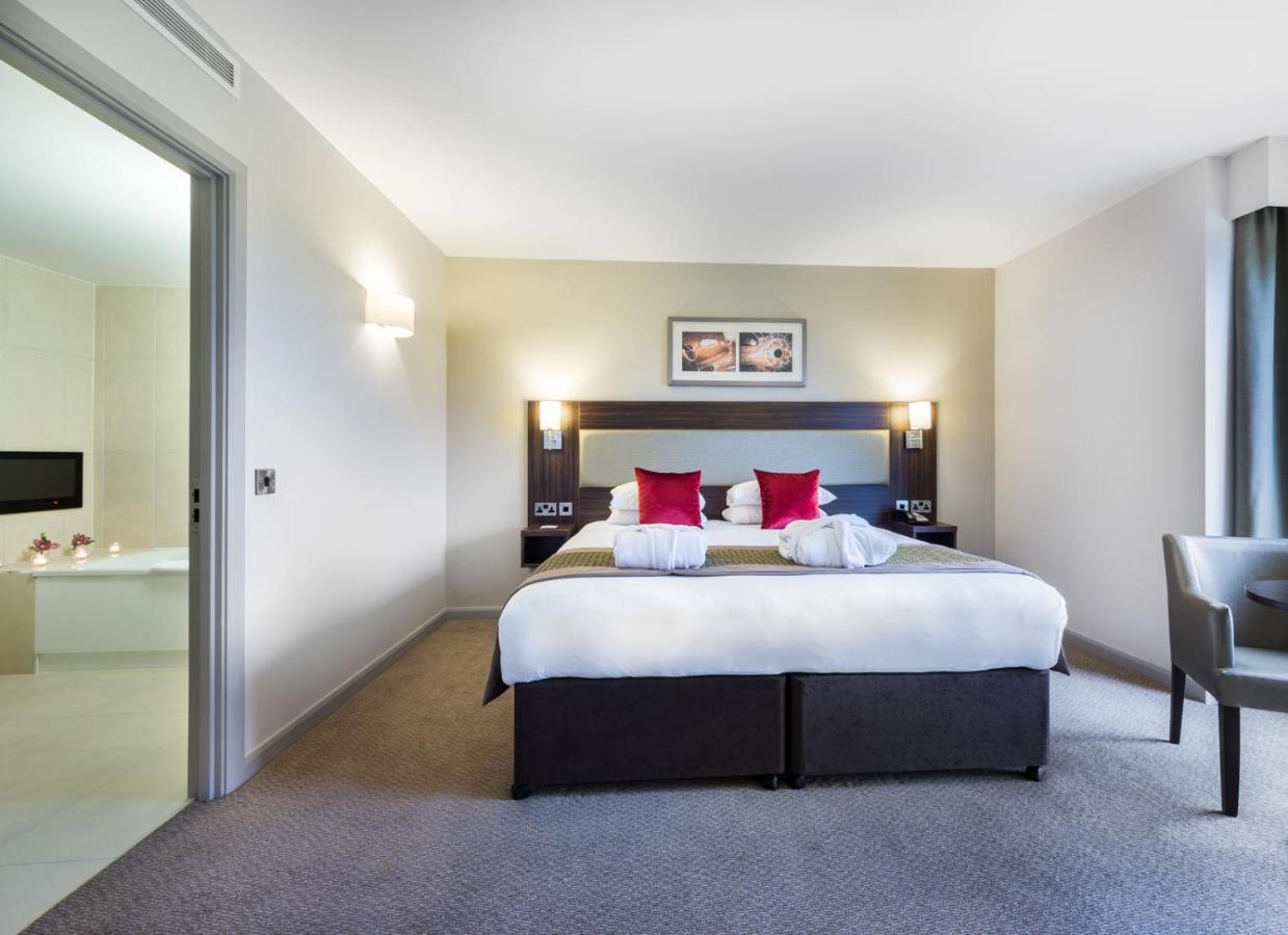 Heston Hyde Hotel Hounslow Exterior foto