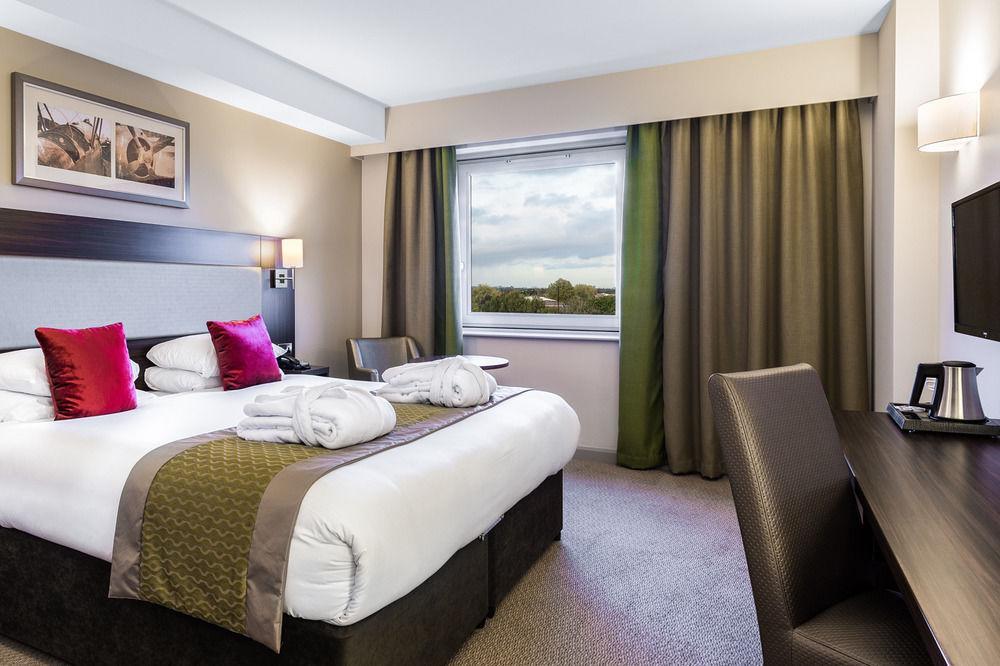 Heston Hyde Hotel Hounslow Exterior foto
