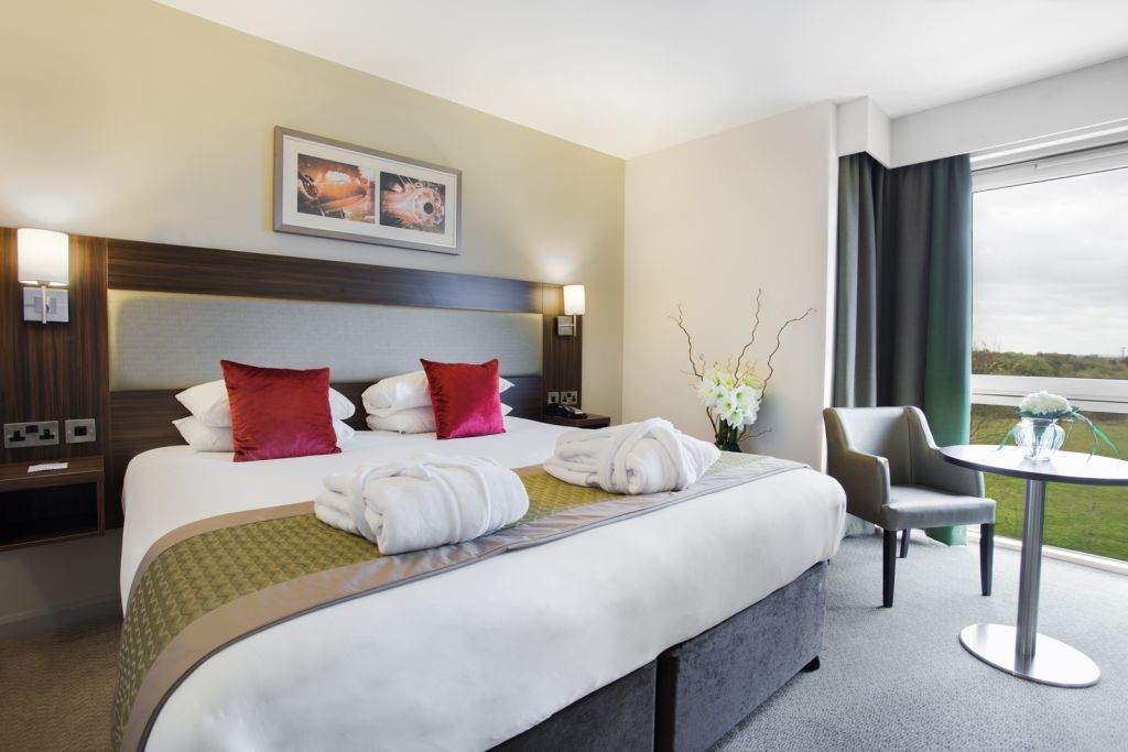 Heston Hyde Hotel Hounslow Exterior foto